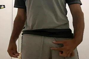 Come to me to have an orgasm and feel the hole on your behind