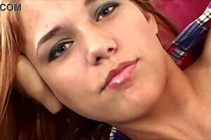 Natural tits and hot sex in a homemade video with a tongue-twisting performance