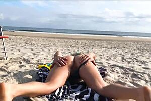 Milf plays with stranger's cock on beach! 🍆