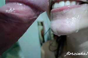 i gave a real amateur blowjob to a teen babe with cum and facial