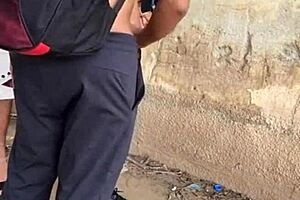 Oferencendo Meu Amigo Na Ciclovia