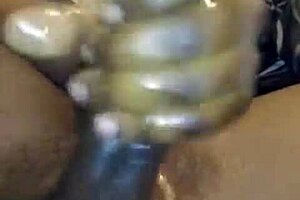 Beautiful amateur gets her ass shaking in the bathroom