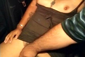 GF gives a great handjob while working as an Uber driver