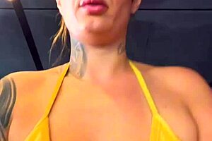 Public gym session with friends leads to wet pussy play