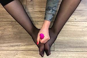 I do handjob in very sexy nylon, check it out!