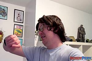 British nerds try out girlfriend sex for the first time