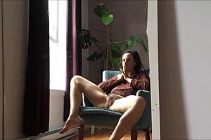 Mature woman with sexy ass masturbating alone at home to reach orgasm