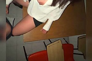 Maestra y alumno acuerdo para ver en privado
