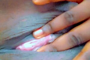 I fingerd my lil creamy pussy till it wuz all wet