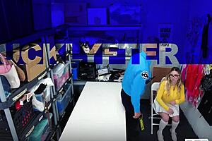 A Thief Got Fucked by the Security Guard After Being Caught