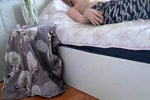 Elza Kom's nylon tights fetish clip