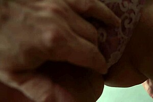 i love how this cougar mommy sucks my cock