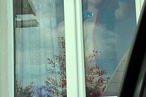 Naked Milf in Stockings Shocks Taxi Driver at Public Window