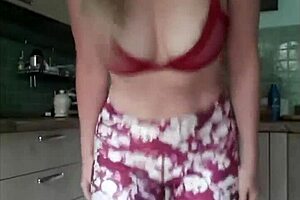 peeing in my sexy gym pants during solo fetish session