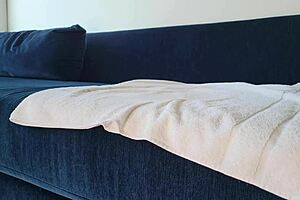 Sexy ebony rubs her clit until she squirts everywhere. What a mess!