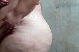 Oops, check dis curvy white Latina takin a steamy shower, so hot!