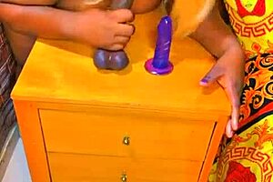 i'm sundaydogood614 showing my shaved pussy in this homemade vid