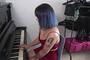 submissive girl scored a free piano lesson 😍