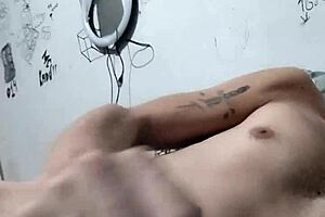 Straight guy jerking off solo, so hot! 🔥