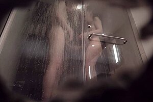 Wow, Amateur Couple Gets Steamy in the Shower!