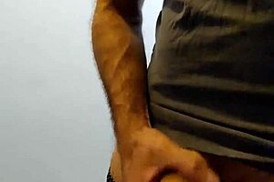Exploring the world of faloculturismo with muscular amateurs.