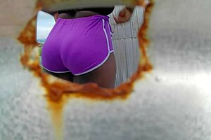 I’m obsessed with this hot Latina’s huge backside outdoors