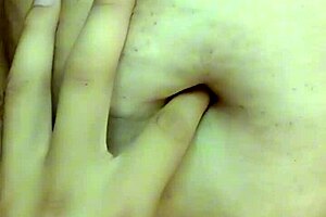 Hey, I adore teasing that milf's sexy navel! 😘