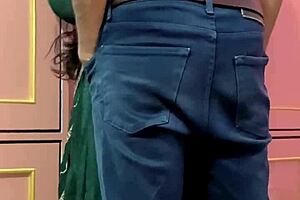 Oh man, love pounding that pure desi indian girl from behind during makeup.