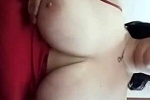 cuando estoy sola en casa disfruto masturbandome como una perra 😈