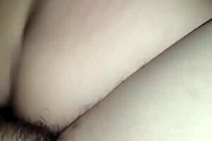 amiga desesperada nos quedamos solos en casa y me regala su culo - pt1