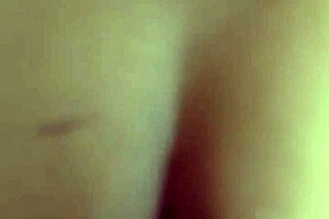 her ass vibrates for the chubby girl