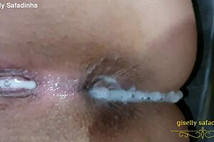 Marido N�o Aguentou E Encheu Meu Cuzinho De Porra