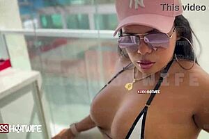 i'm a married slut who loves flashing for guys 😈