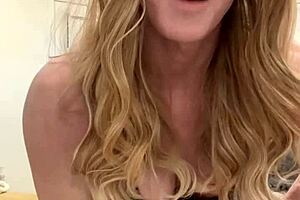 Blonde Bodybuilder Flexes Muscles!