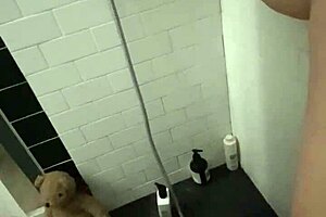 Saudi girl masturbates in shower