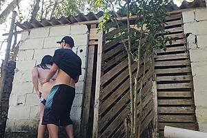 recebi o pedreiro para orçamento com latina wife showing fat ass in jeans for rough cuckold foreplay