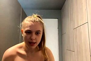 crazy squirting and fucking in the gym