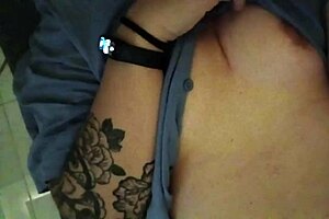 Arrecha Y Con Periodo Shows Off Her Curvy Body