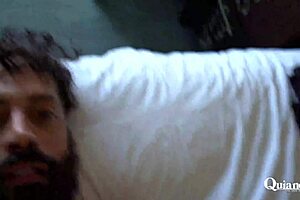 Como tornar o sexo uma experi�ncia profunda com essa milf latina oleada e fodida com for�a.