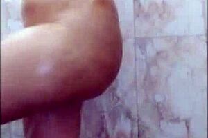 Hindi sex story BATHROOM ME UNGLI SE CHUDAI