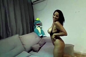 Morena Gostosa Dando Ch� De Buceta!