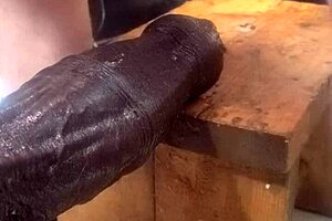 Huge Hankeys Dildos On Fucking Machine