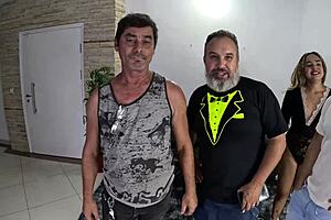 Hey, Novinha, you're coming to the new mansion just to fuck, and a friend wants in?