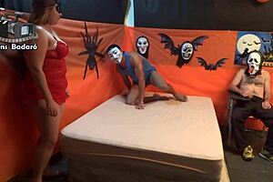 Chubby Woman Goes to Halloween and Has Sex with Mr Rola and Gauchito Complete on Xvideo Red