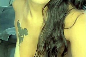 Nerdizinha Super Flexible Stuffing Dildo in Her Pussy?