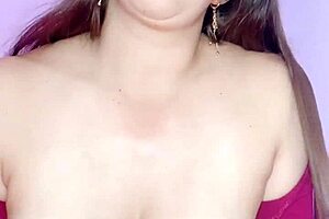 Madrastra puta latina colombiana de cameltoe gigante se masturba el culo para su hijastro con su vagina marcada en leggings usa bhabhi desi usa american united states sex xxx