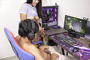 hey, this gamer guy gets surprised by a hot latina for his first time creampie 😏