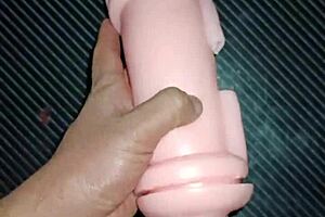 omg this kissy vagina blowjob with deepthroat action is so wild 😈