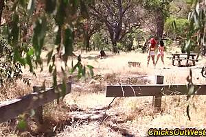 Real Aus Les Licks Cunt