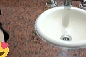 un polvo rapidito en el baño de la universidad con young latina skinny natural tits creampie couple